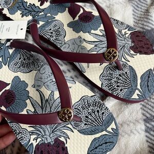 Tory Burch 🌴 Flip Flops 🩴 size 8 🌴🌺